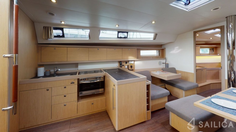 Oceanis 45 - Yacht Charter Sailica