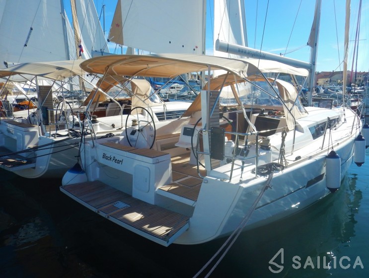Dufour 412 GL - Yacht Charter Sailica