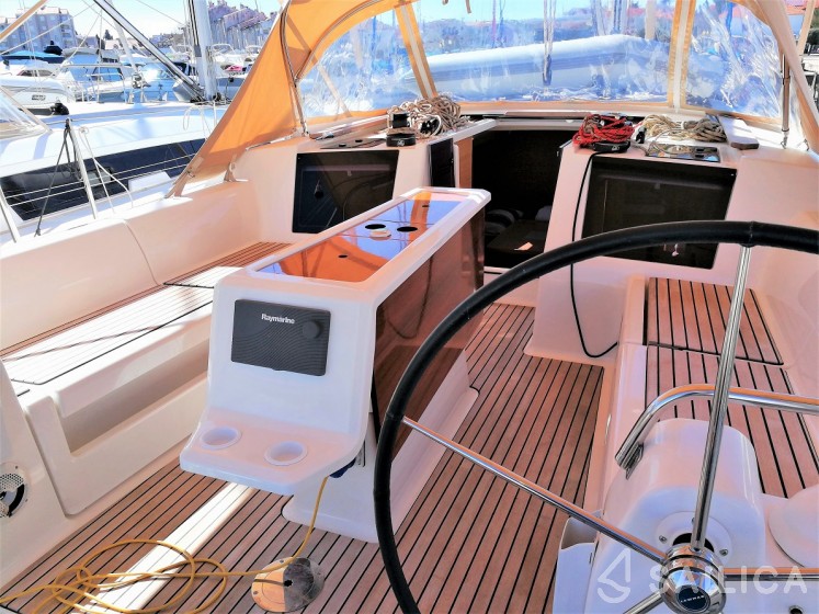Dufour 412 GL - Yacht Charter Sailica
