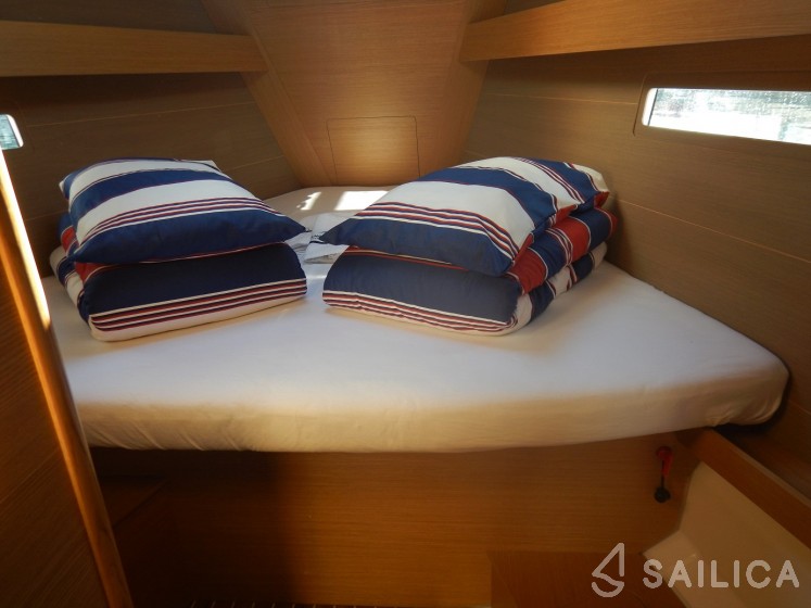 Dufour 412 GL - Yacht Charter Sailica