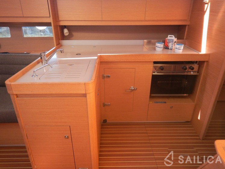 Dufour 412 GL - Yacht Charter Sailica