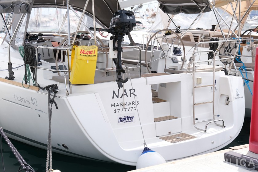 Oceanis 40 - Yacht Charter Sailica