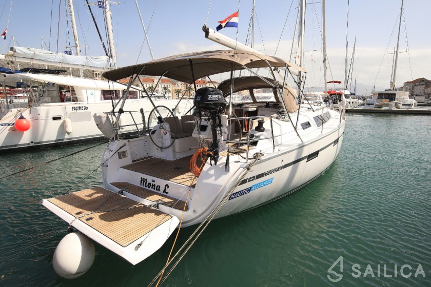 Bavaria Cruiser 41 - 3 cab. - Yacht Charter Sailica
