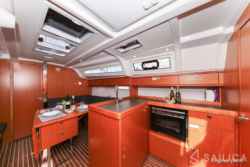 Bavaria 37 Cruiser - Yacht Charter Sailica