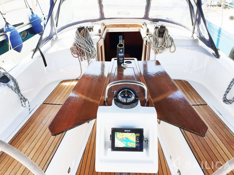 Bavaria 37 Cruiser - Yacht Charter Sailica