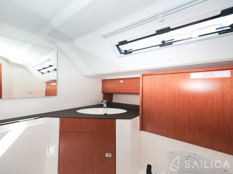 Bavaria 46 Cruiser - Yacht Charter Sailica