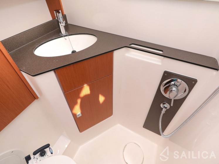Bavaria 46 Cruiser - Yacht Charter Sailica