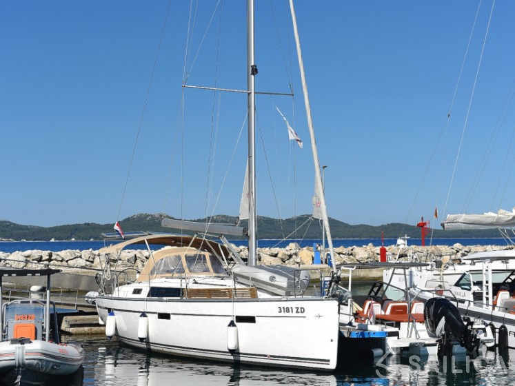 Bavaria 37 Cruiser - Yacht Charter Sailica