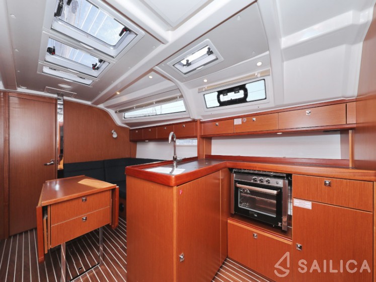 Bavaria 37 Cruiser - Yacht Charter Sailica