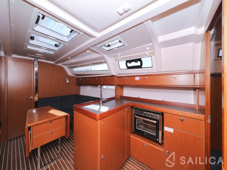 Bavaria 37 Cruiser - Yacht Charter Sailica