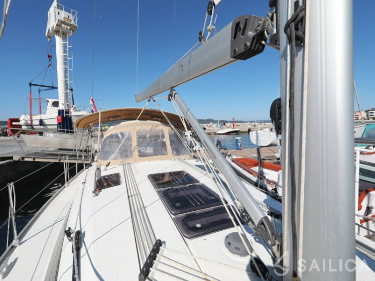 Bavaria 37 Cruiser - Yacht Charter Sailica