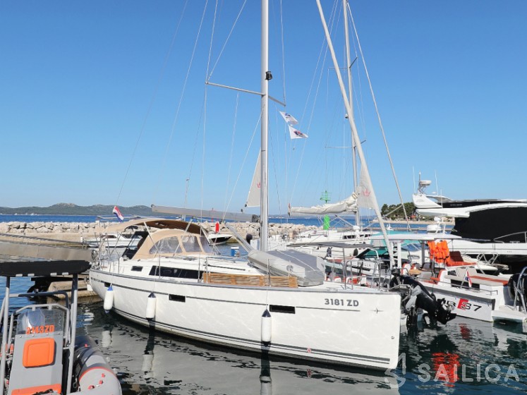 Bavaria 37 Cruiser - Yacht Charter Sailica