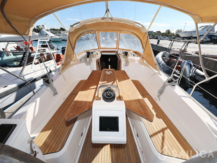 Bavaria 37 Cruiser - Yacht Charter Sailica