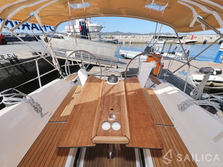 Bavaria 37 Cruiser - Yacht Charter Sailica