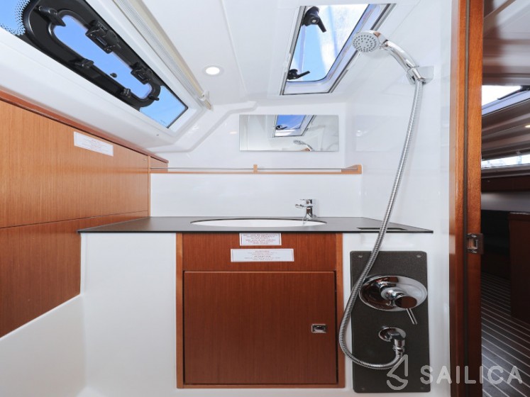 Bavaria 37 Cruiser - Yacht Charter Sailica