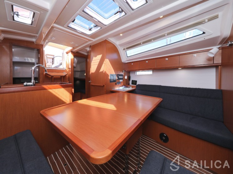 Bavaria 37 Cruiser - Yacht Charter Sailica