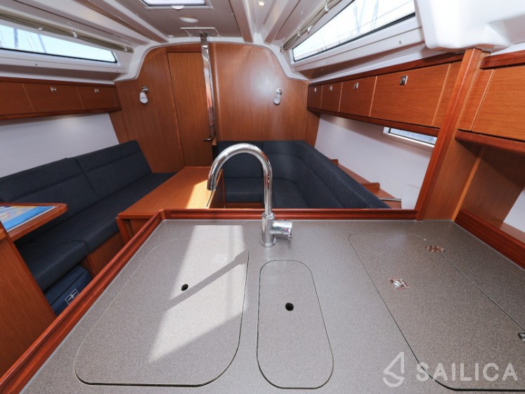 Bavaria 37 Cruiser - Yacht Charter Sailica