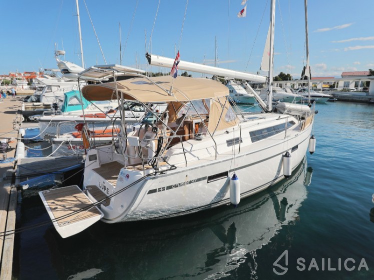 Bavaria 37 Cruiser - Yacht Charter Sailica