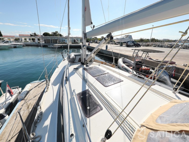 Bavaria 37 Cruiser - Yacht Charter Sailica