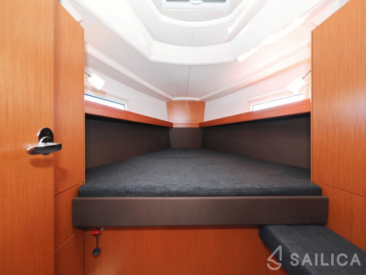 Bavaria 37 Cruiser - Yacht Charter Sailica
