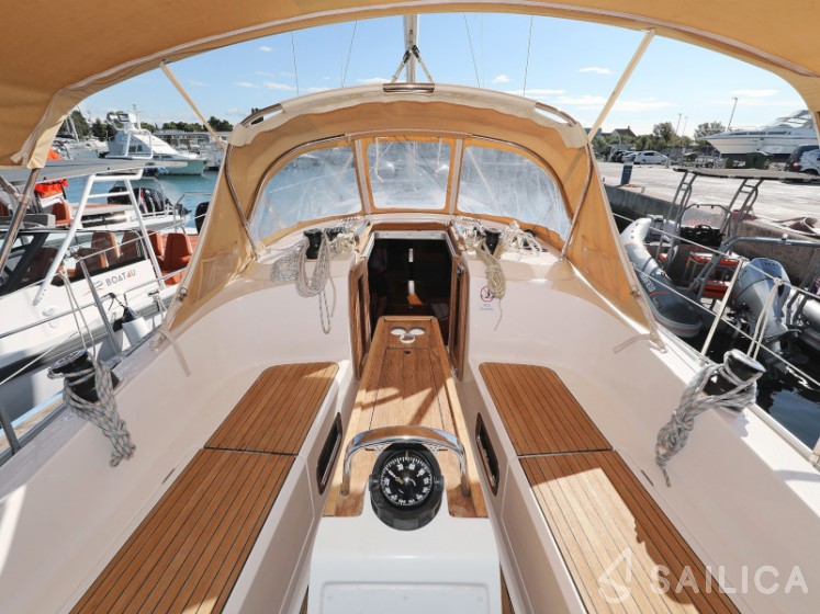 Bavaria 37 Cruiser - Yacht Charter Sailica