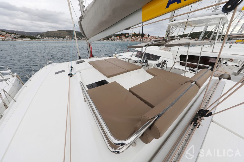Saona 47 - Yacht Charter Sailica