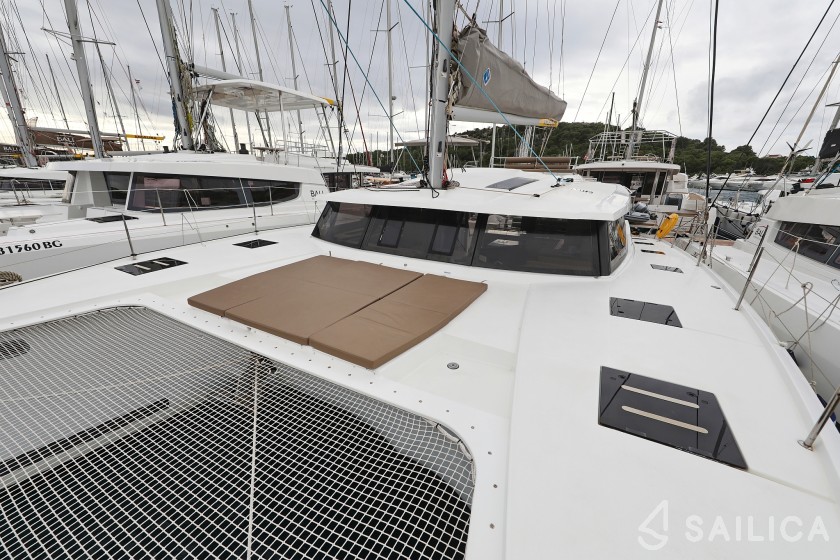 Saona 47 - Yacht Charter Sailica