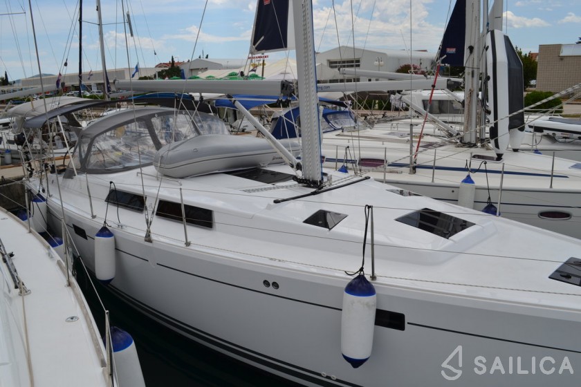 Hanse 415 - Yacht Charter Sailica