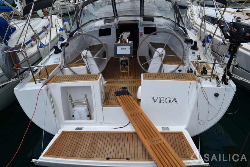 Hanse 415 - Yacht Charter Sailica