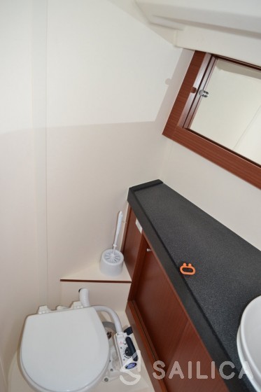 Hanse 415 - Yacht Charter Sailica