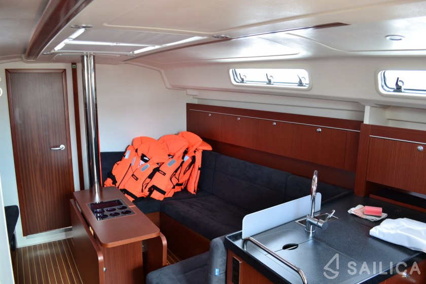 Hanse 415 - Yacht Charter Sailica