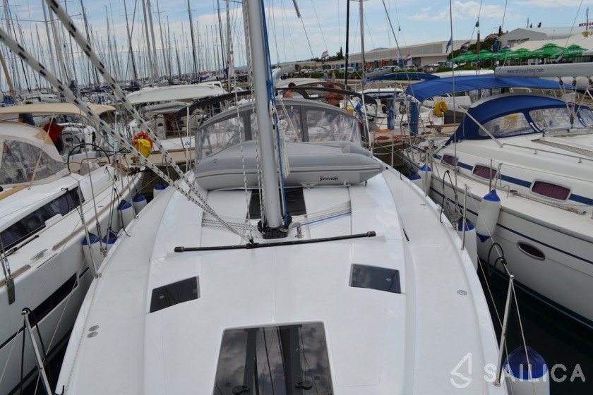 Hanse 415 - Yacht Charter Sailica