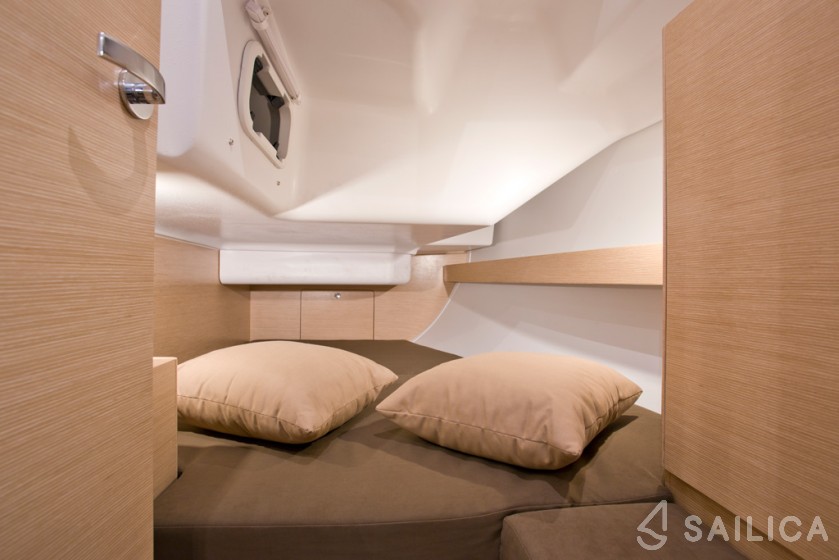 Elan 35 Impression - Yacht Charter Sailica