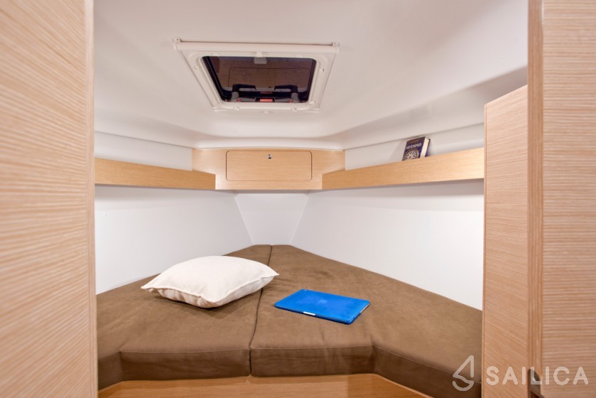 Elan 35 Impression - Yacht Charter Sailica