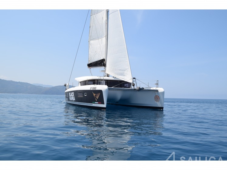 Lagoon 42 - Yacht Charter Sailica