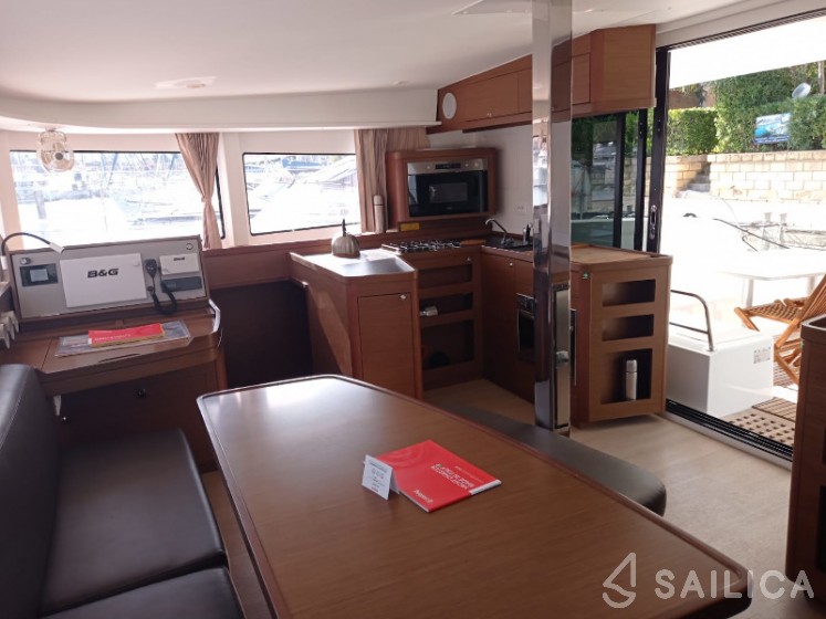 Lagoon 42 - Yacht Charter Sailica