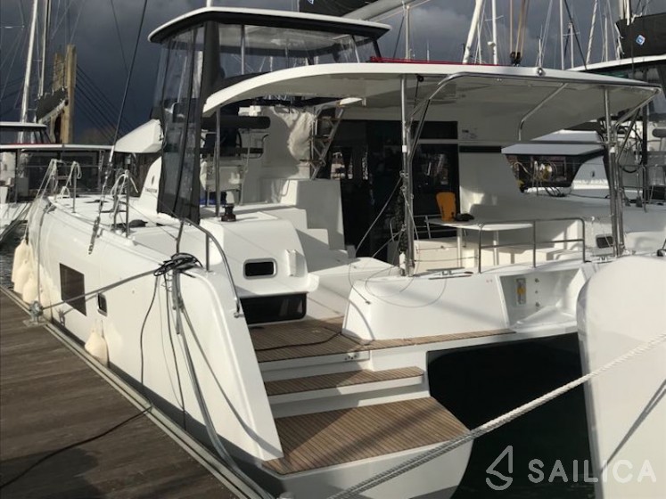 Lagoon 42 - Yacht Charter Sailica