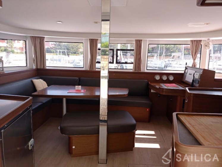 Lagoon 42 - Yacht Charter Sailica