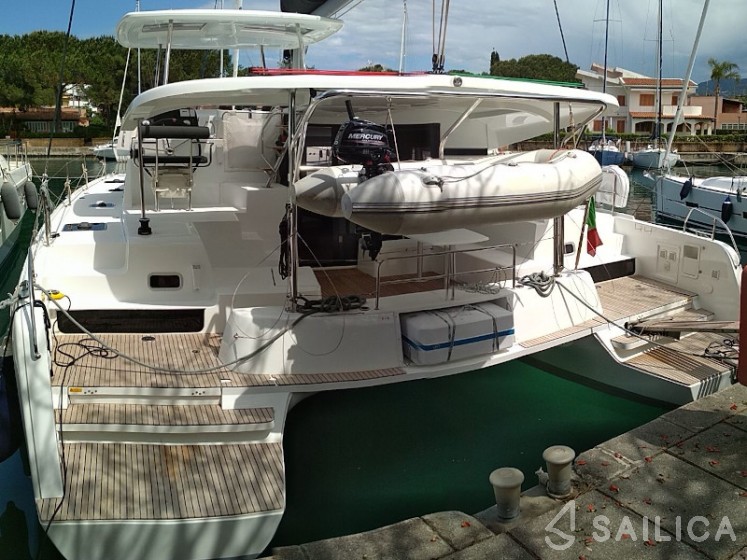 Lagoon 42 - Yacht Charter Sailica