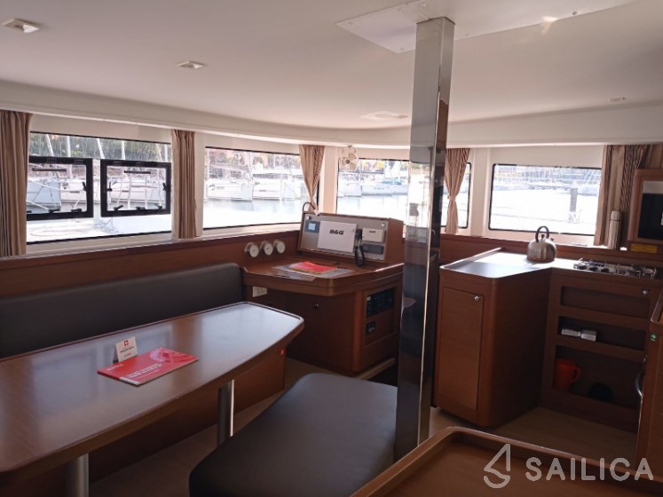 Lagoon 42 - Yacht Charter Sailica