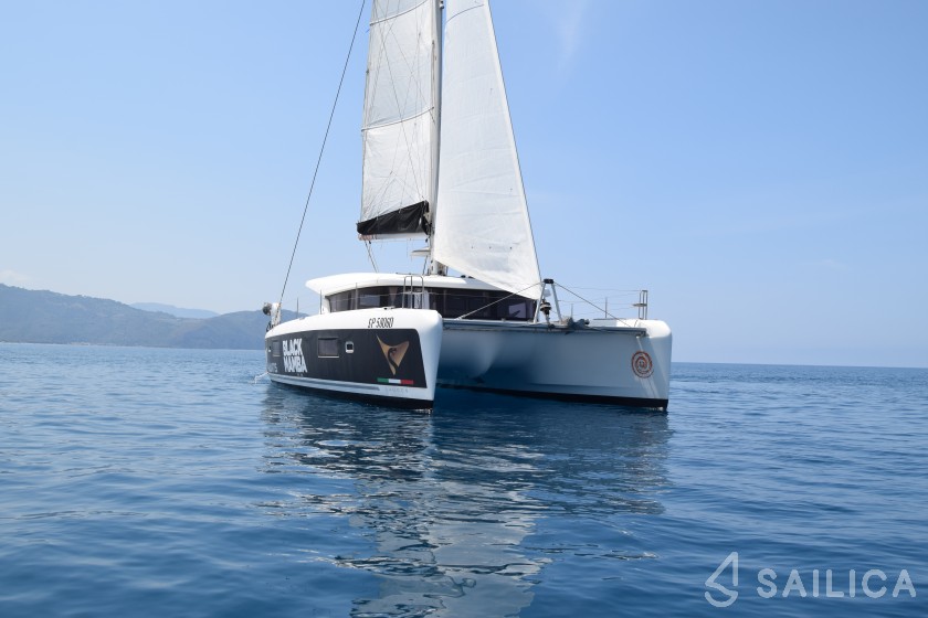 Lagoon 42 - Yacht Charter Sailica