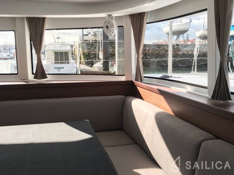 Lagoon 42 - Yacht Charter Sailica