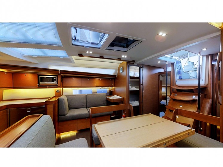 Dufour 520 GL - Yacht Charter Sailica