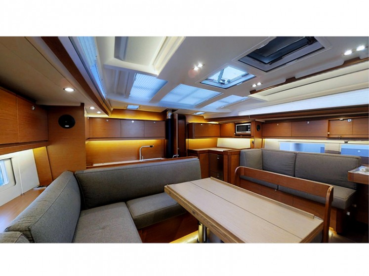 Dufour 520 GL - Yacht Charter Sailica