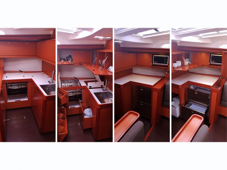 Dufour 520 GL - Yacht Charter Sailica