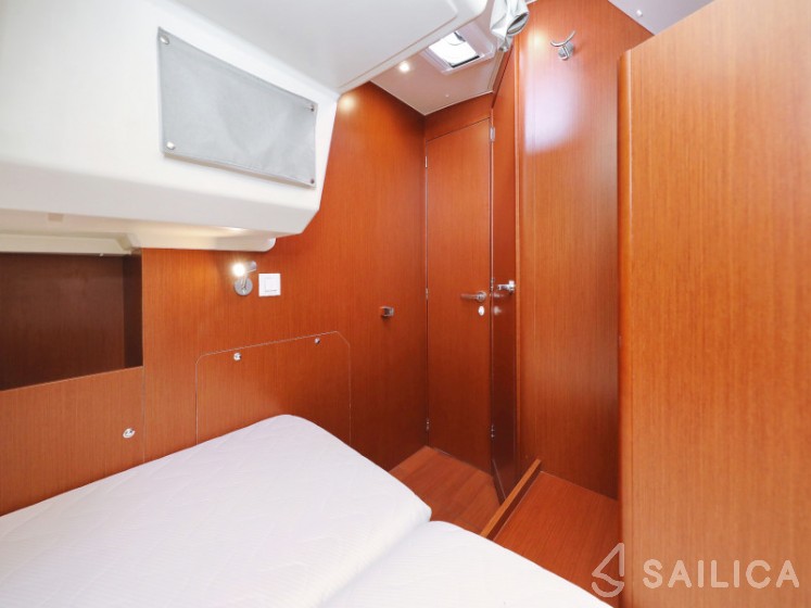 Oceanis 41.1 - Yacht Charter Sailica