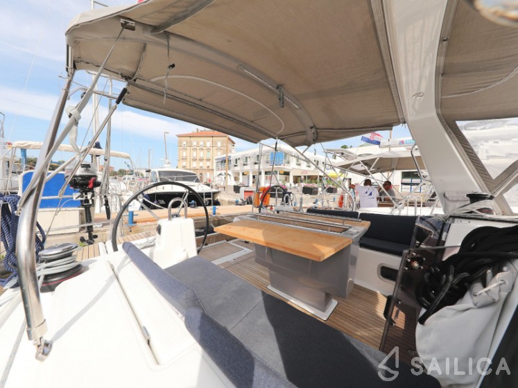 Oceanis 41.1 - Yacht Charter Sailica