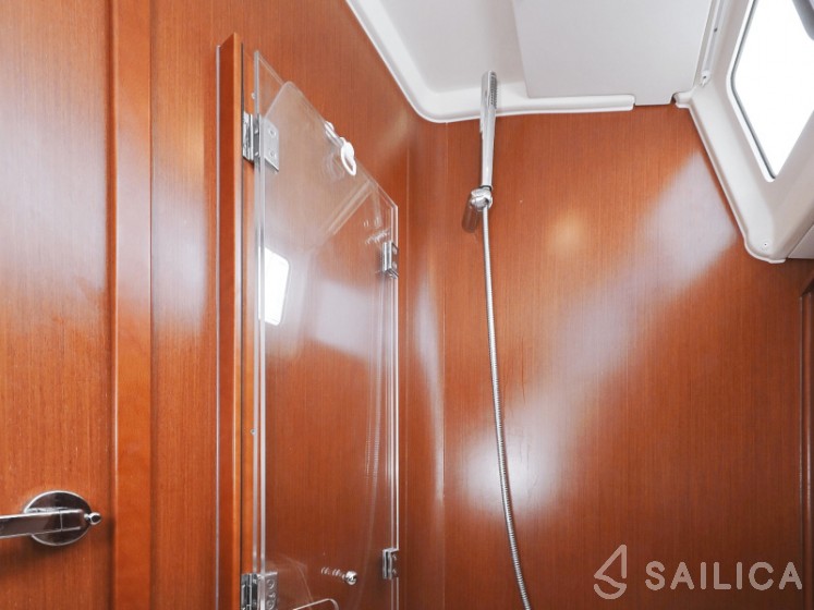 Oceanis 41.1 - Yacht Charter Sailica
