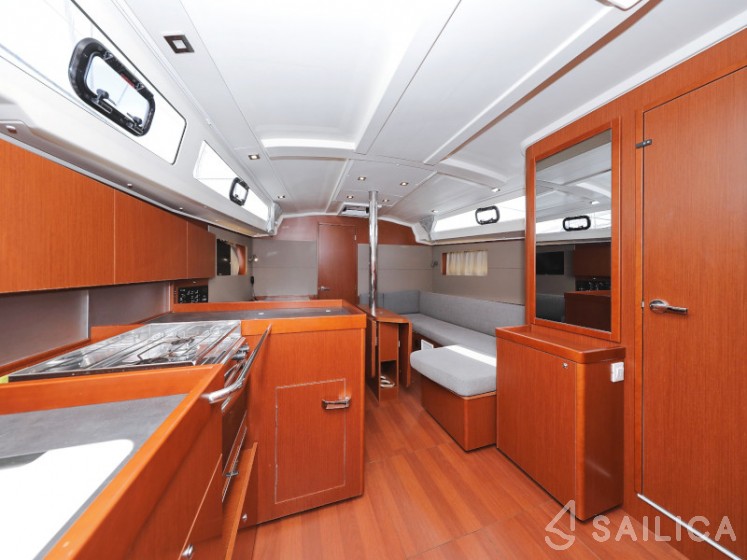 Oceanis 41.1 - Yacht Charter Sailica