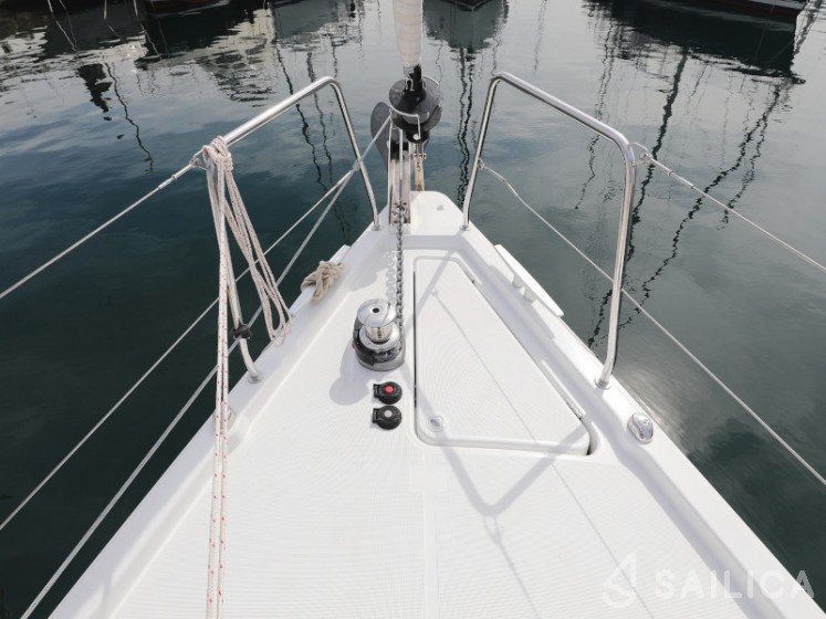 Oceanis 41.1 - Yacht Charter Sailica